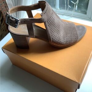 Franco Sarto Taupe suede open toe sandals Chunky heel